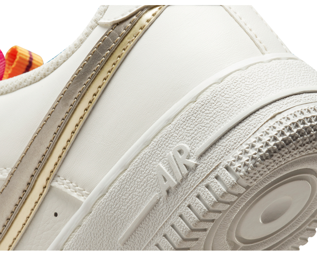 Жіночі кросівки Nike Air Force 1 Lv8 (Gs)